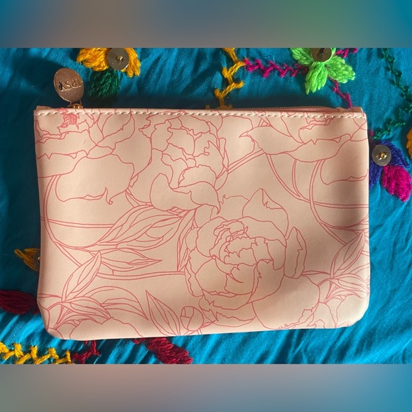 Delicate pink and white rose themed Ipsy cosmetic bag.Apx 5 x 7”. EUC - Picture 1 of 6